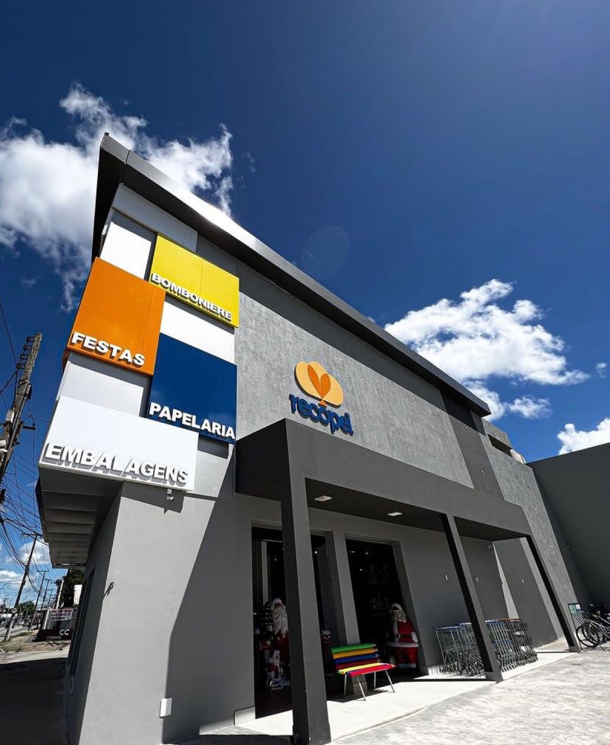 Recopel — fachada de loja de papelaria, embalagens e festas